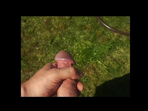 ❤️ Bidh hottie a 'faighinn a pussy pinc fucked agus cums le squirt ann an gàrradh samhraidh ❤❌ Bhidio anal leinn