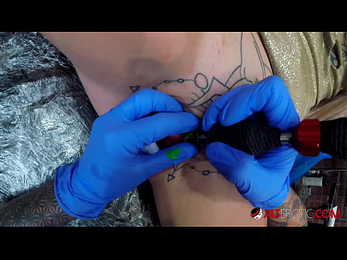 ❤️ Fìor tattooed hottie Sully Savage fhuair tattoo air a clitoris ❤❌  Bhidio anal  leinn